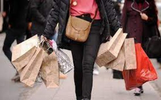 ثقة المستهلكين الأمريكيين ترتفع في ديسمبر مع تحسن التوقعات