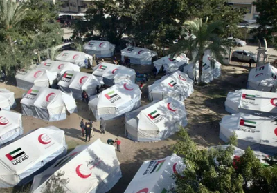 الهلال الأحمر الإماراتي يقدم طرودا غذائية وخيم إيواء للأشقاء في غزة