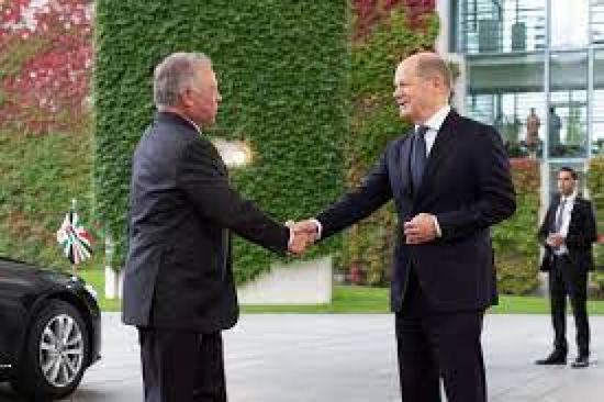 عاهل الأردن يبحث مع "شولتس" الأوضاع بغزة