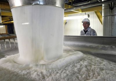 أمريكا ترفع توقعاتها لواردات السكر جراء نقص الإمدادات