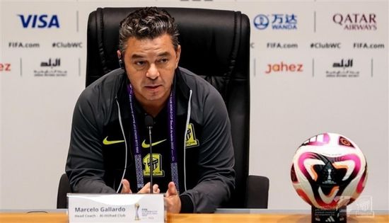 مدرب اتحاد جدة يحذر لاعبيه من الأهلي المصري