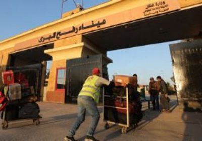 5 شاحنات وقود تدخل قطاع غزة عبر معبر رفح