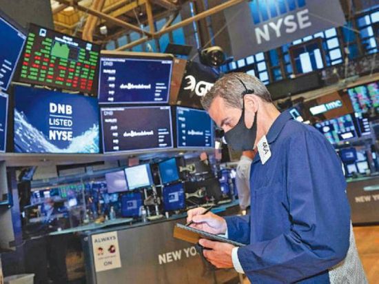 صندوق آرك العالمي يشتري أسهم مايكروسوفت وميتا