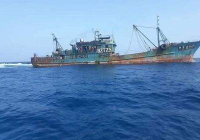 طاقم سفينة متجهة نحو الصومال يفقد السيطرة عليها