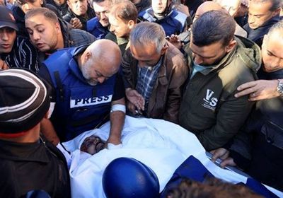 تشييع المصور "أبو دقة" بعد مقتله بقصف إسرائيلي