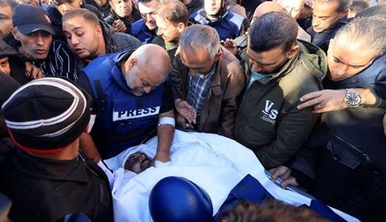 تشييع المصور "أبو دقة" بعد مقتله بقصف إسرائيلي