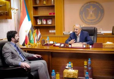 لقاء الرئيس الزُبيدي ومحافظ صنعاء.. رسائل مهمة ومبادئ راسخة