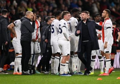 إلغاء لقاء بورنموث ولوتون عقب انهيار توم لوكير