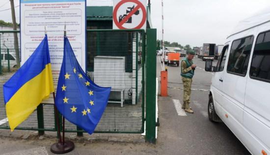 مجدداً.. شركة بولندية تغلق نقطة تفتيش حدودية مع أوكرانيا