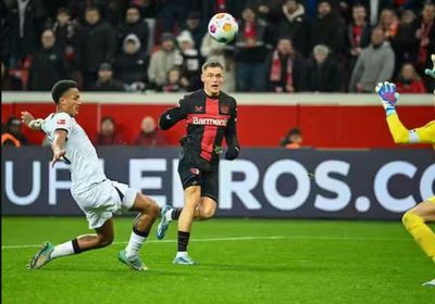 بثلاثية.. ليفركوزن يهزم أينتراخت فرانكفورت