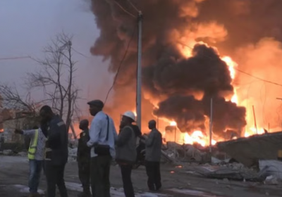 مصرع وإصابة العشرات إثر انفجار مستودع وقود في العاصمة الغينية