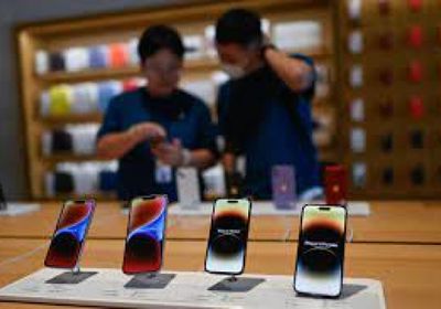 الصين تواصل منع استخدام هواتف آيفون