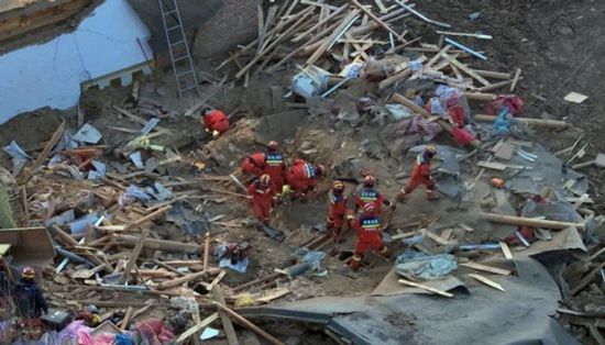 ارتفاع ضحايا زلزال الصين لـ127 قتيلًا وإصابة 500 آخرين