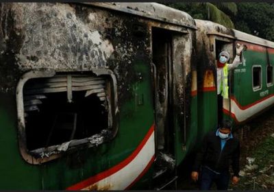 مصرع 4 أشخاص إثر اشتعال النيران في قطار ببنجلاديش