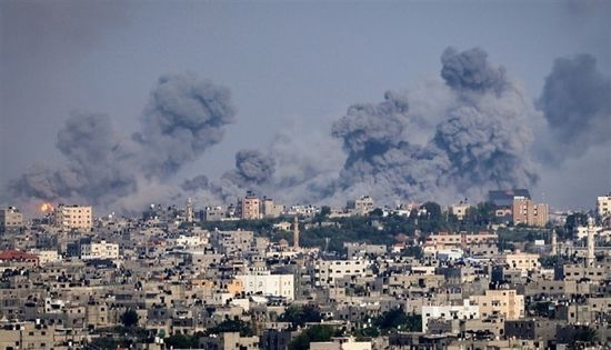 بينهم مدير المعبر.. قتلى وجرحى إثر قصف إسرائيلي على "كرم أبوسالم"