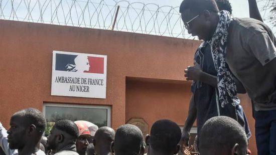 فرنسا تقرر غلق سفارتها في النيجر