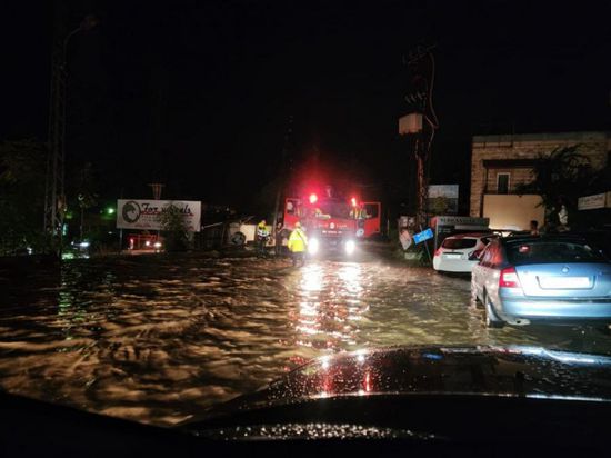 أمطار غزيرة تغرق المواطنين والسيارات ببيروت