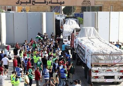 40 شاحنة مساعدات تدخل الجانب الفلسطيني من معبر رفح