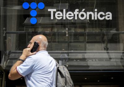 الحكومة الإسبانية تخطط لشراء 10% من شركة "تليفونيكا"