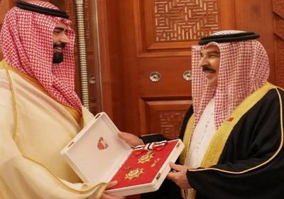 حمد بن عيسى يمنح سفير خادم الحرمين وسام البحرين من الدرجة الأولى