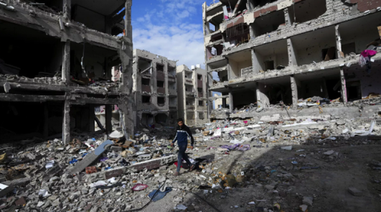 مجزرة جديدة.. مقتل 60 فلسطينيا إثر قصف إسرائيلي على مخيم وسط غزة