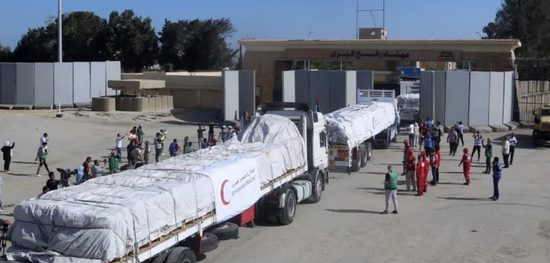 إدخال 151 شاحنة مساعدات إغاثية إلى غزة عبر معبر رفح