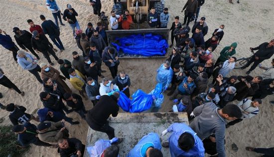 لدفنها في القطاع.. إسرائيل تعيد 80 جثة "صادرتها" في غزة