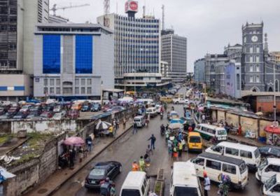 نيجيريا تسعى لاستعادة بنكين اشتراهما المحافظ السابق لـ"المركزي"