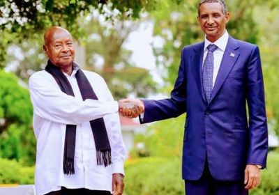 حميدتي يلتقي الرئيس الأوغندي في منزله