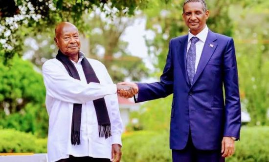 حميدتي يلتقي الرئيس الأوغندي في منزله