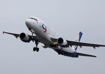 طائرة روسية تهبط بالخطأ فوق نهر متجمد