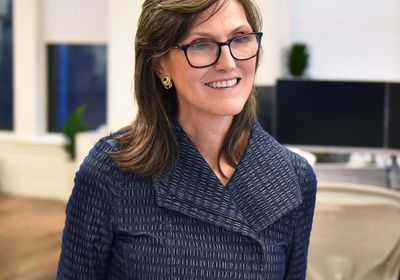 كاثي وود تعود لشراء سهم مشغل "ياهو"