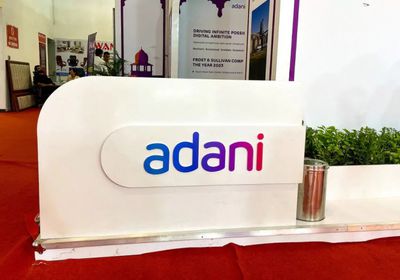 أداني جرين تحصل على تمويل بمليار دولار لمشاريع طاقة متجددة