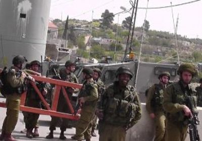الجيش الإسرائيلي يعتقل عددا من الفلسطينيين بمخيم الجلزون