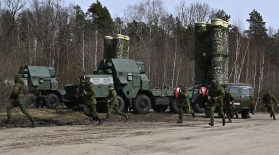 الدفاعات الروسية تعترض صواريخ بذخائر عنقودية أوكرانية فوق بيلغورود