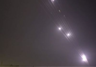 مع بداية 2024.. صواريخ غزة تزين سماء تل أبيب