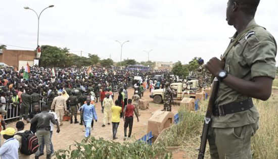 النيجر تقرر إغلاق السفارة الفرنسية حتى إشعار آخر