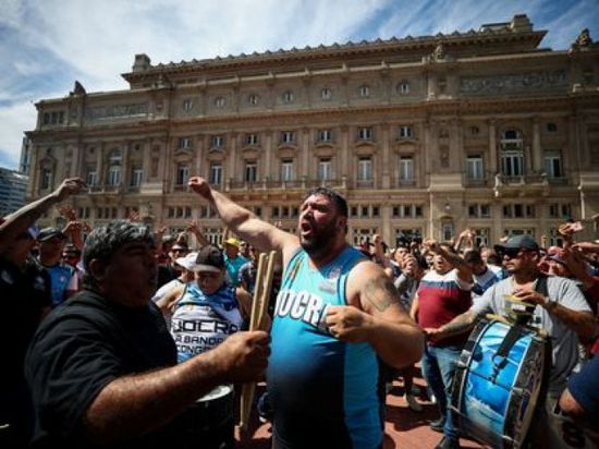 إضراب عام في الأرجنتين رفضًا لإصلاحات الرئيس ميلي