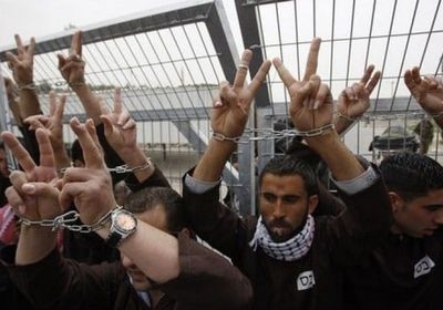 الاحتلال يفرج عن 36 معتقلًا فلسطينيًا