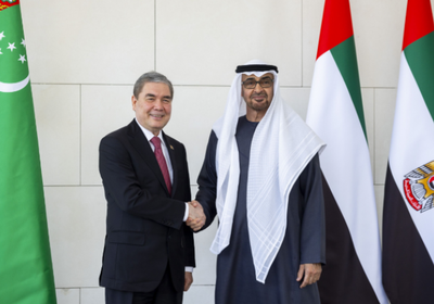 رئيس الإمارات يستقبل رئيس مجلس الشيوخ التركماني في قصر الشاطئ