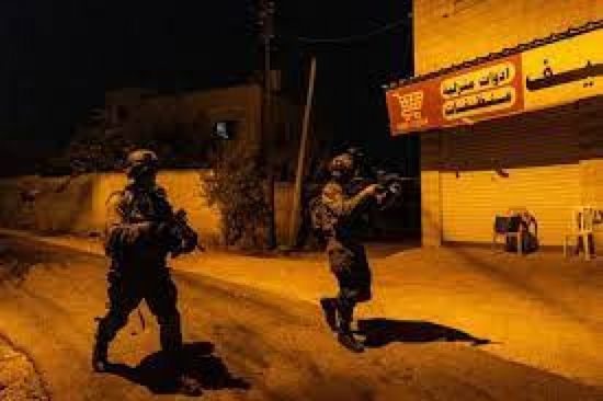 الجيش الإسرائيلي يقتحم مدن وقرى بالضفة الغربية