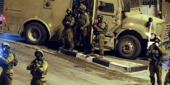 قوات الاحتلال تعتقل 3 فلسطينيين بالضفة الغربية