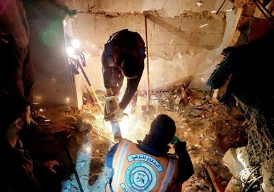 مقتل وإصابة العشرات في استهداف منزل بدير البلح