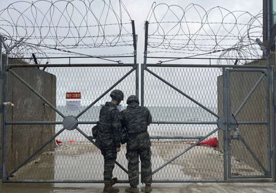 كوريا الشمالية تجري مناورات بالذخيرة الحية