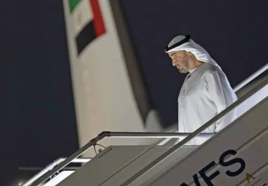 بعد أذربيجان.. رئيس الإمارات يصل إلى الهند