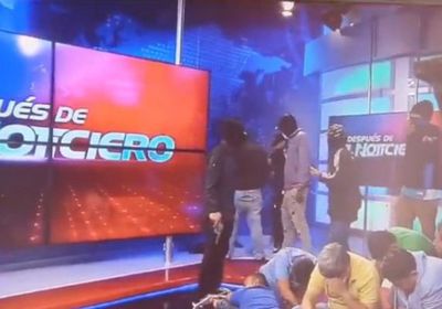 رغم فرض الطوارئ.. مسلحون يقتحمون قناة في الإكوادور