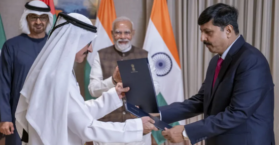 موانئ دبي توقع مذكرات تفاهم مع ولاية هندية بـ3 مليارات دولار
