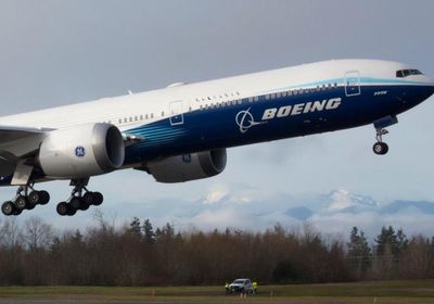 سهم بوينج يواصل تكبد الخسائر بعد حادث طائرة
