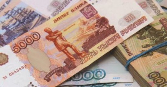 الروبل الروسي يرتفع أمام اليورو ويهبط مقابل اليوان