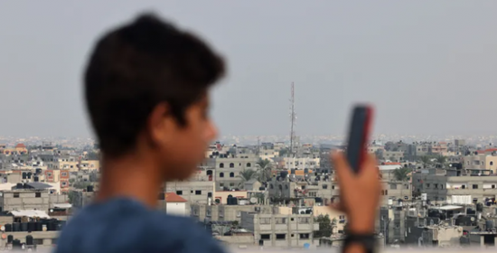 مجددًا.. انقطاع خدمات الإنترنت والاتصالات في غزة بشكل كامل